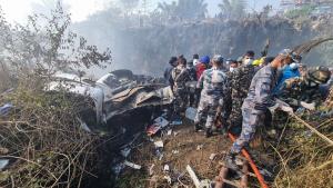 Има оцелели от разбилия се пътнически самолет в западен Непал