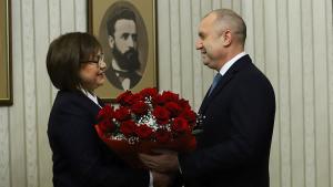 Корнелия Нинова Румен Радев букет рози