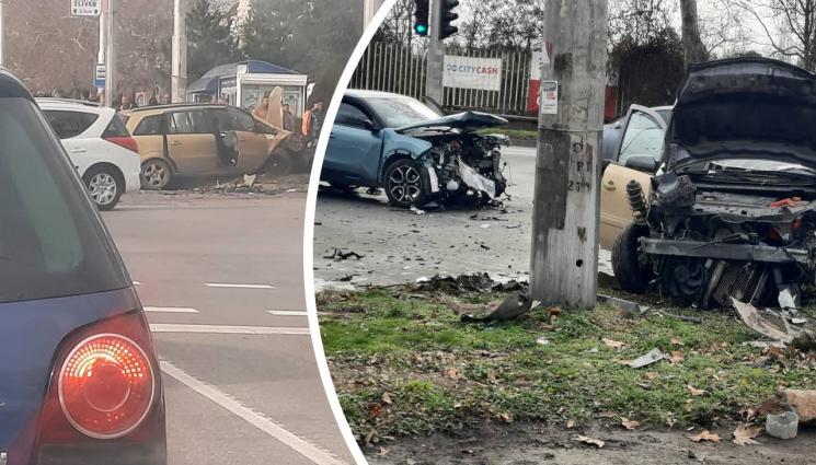 катастрофа сливен - ВОЙНАТА НА ПЪТЯ: Четирима в болница след зверски сблъсък (СНИМКИ)