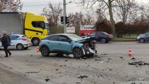 Катастрофа с пострадали е станала на оживено кръстовище в Сливен