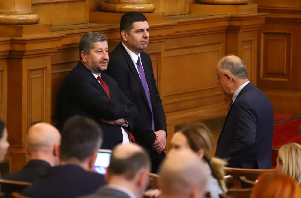 15 от дарителите на “Движение Да България са служители на