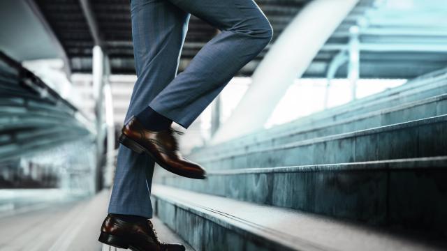 Официалните обувки се завръщат след години господство на кецовете