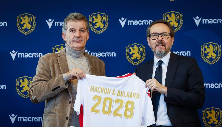 Костадинов - Костадинов захапа Бербатов: Докато ние вършим работа, другите се занимават със съдилища