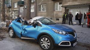 кола силен вятър София