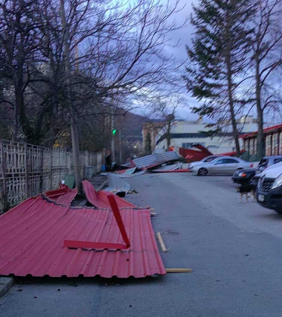 паднал покрив