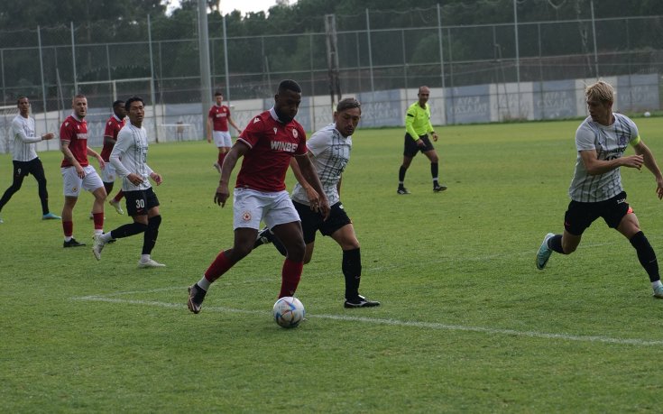 ЦСКА стартира контролите със загуба от японци, скандално съдийство беляза мача