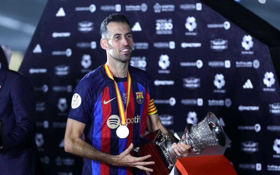 Полузащитникът на Барселона Серхио Бускетс е отхвърлил предложение на Ал