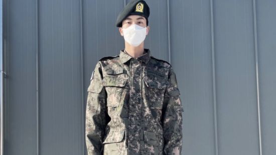 Jin от BTS завърши петседмично основно военно обучение