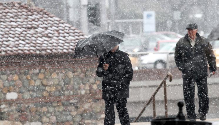 Сняг време - КАПРИЗИТЕ НА ВРЕМЕТО: Зимата идва след вторник!