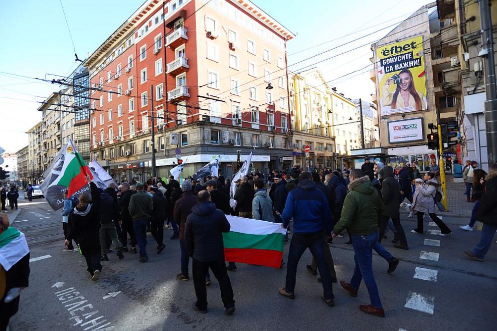 Граждани провеждат шествие в София в защита на правата на