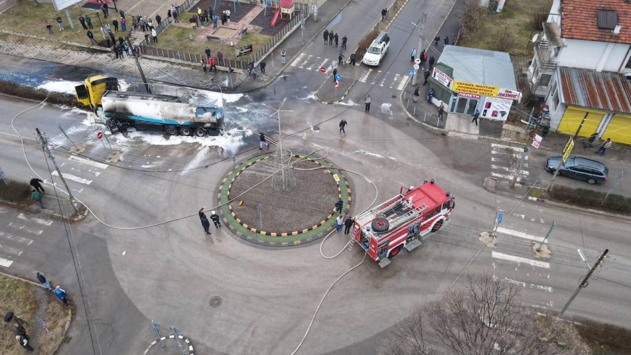 цистерна запалена