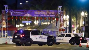 Десет души загинаха късно снощи при масова стрелба в Калифорния