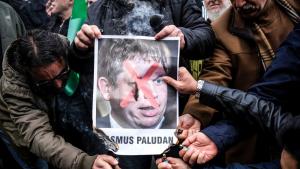 Втори ден възмутени турци протестират срещу изгарянето на Корана в