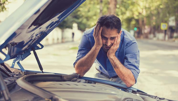 кола счупена - ПЪЛЕН АБСУРД: Мъж си купи скъпа кола от търг на НАП, но получи купе с гуми