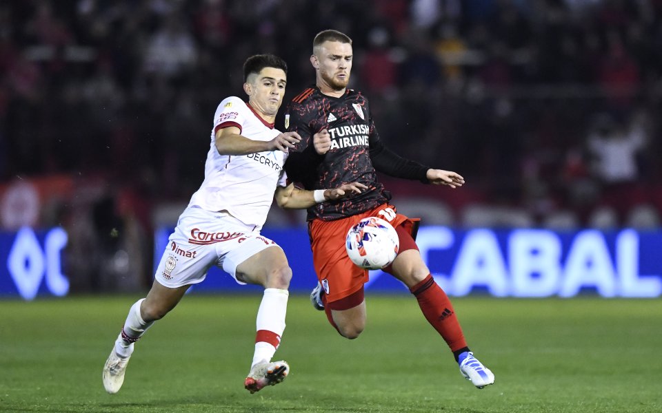 Лудогорец продължава усилено да търси нов десен бек след раздялата