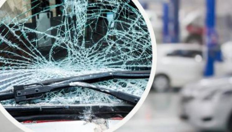 катастрофа - СТРАШЕН ЕКШЪН: Кола се вряза в магазин за авточасти (ВИДЕО)