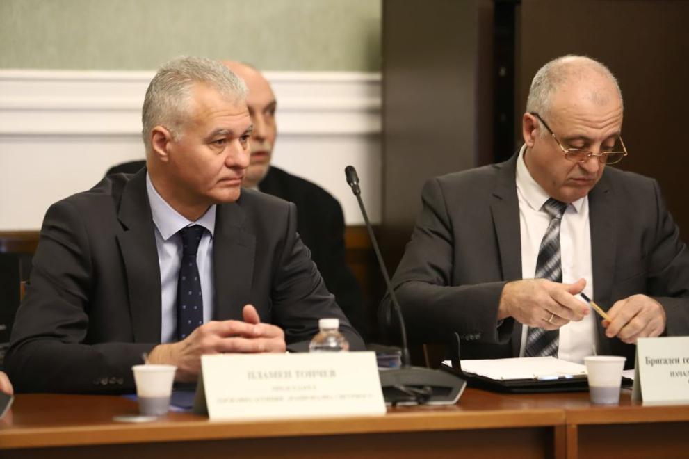  Комисия за надзор над службите за сигурност 