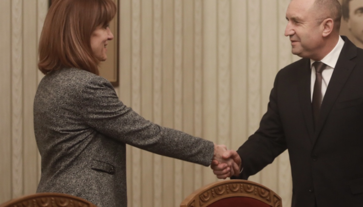 Камелия Нейкова Румен Радев ЦИК - ПРЕДСРОЧНИЯТ ВОТ: ЦИК готова за избори на 2 април