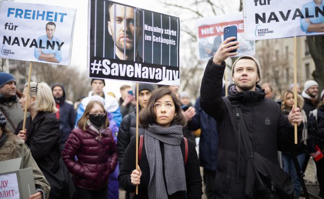 Хора присъстват на демонстрация в Берлин с искане за освобождаване на Алексей Навални, 24 януари 2023 г.