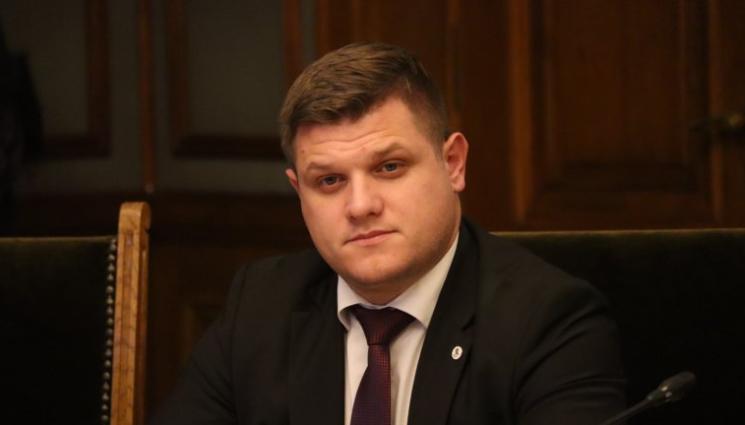 а - Нападнатият депутат от