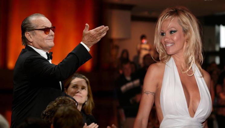 Памела - ПАЛАВНИК: Памела Андерсън хванала Джак Никълсън да прави тройка