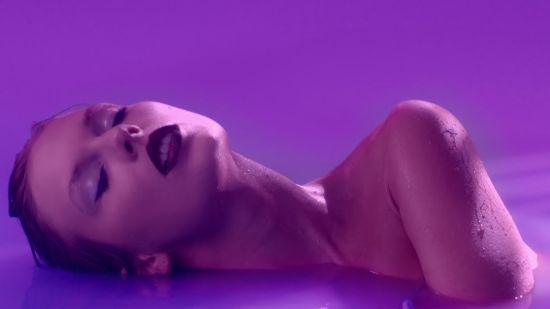 Taylor Swift представи акустична версия на "Lavender Haze"