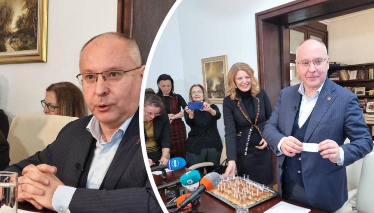 Сергей Станишев - ЗАБРАВЕНА ТРАДИЦИЯ: Сергей Станишев отсвири депутатите и събра журналисти на баница с късмети