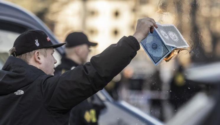 коран - ЗА ВТОРИ ПЪТ: Датският радикал изгори Корана