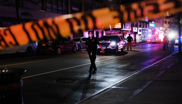 сащ - БРУТАЛЕН АРЕСТ: Ченгета пребили до смърт чернокож (ВИДЕО)