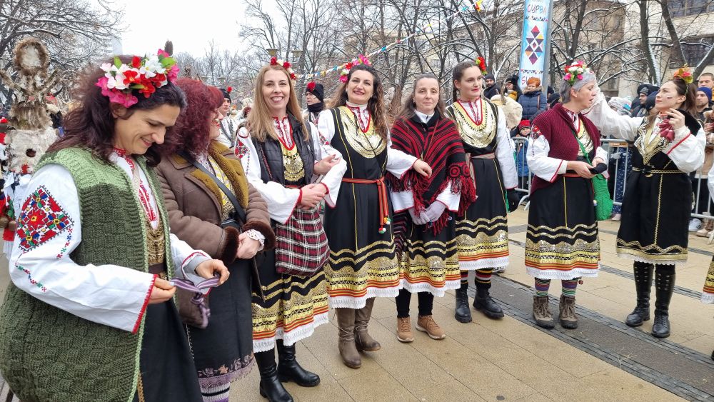 Международният фестивал в Перник e най-авторитетната в България и Европа изява на традиционни народни игри и обичаи с маски. Той популяризира достигнали до днес варианти на древна обредност, част от българската фолклорна традиция. Ежегодно във фестивалната надпревара участват хиляди носители на традицията от всички етнографски райони на България, а също и гости от чужбина.