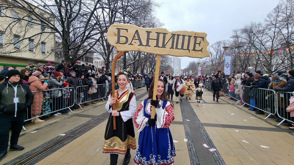 Международният фестивал в Перник e най-авторитетната в България и Европа изява на традиционни народни игри и обичаи с маски. Той популяризира достигнали до днес варианти на древна обредност, част от българската фолклорна традиция. Ежегодно във фестивалната надпревара участват хиляди носители на традицията от всички етнографски райони на България, а също и гости от чужбина.