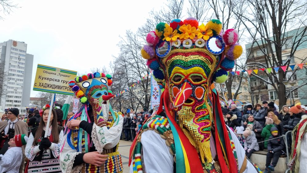 Международният фестивал в Перник e най-авторитетната в България и Европа изява на традиционни народни игри и обичаи с маски. Той популяризира достигнали до днес варианти на древна обредност, част от българската фолклорна традиция. Ежегодно във фестивалната надпревара участват хиляди носители на традицията от всички етнографски райони на България, а също и гости от чужбина.
