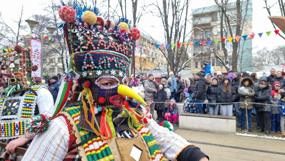 Международният фестивал в Перник e най-авторитетната в България и Европа изява на традиционни народни игри и обичаи с маски. Той популяризира достигнали до днес варианти на древна обредност, част от българската фолклорна традиция. Ежегодно във фестивалната надпревара участват хиляди носители на традицията от всички етнографски райони на България, а също и гости от чужбина.