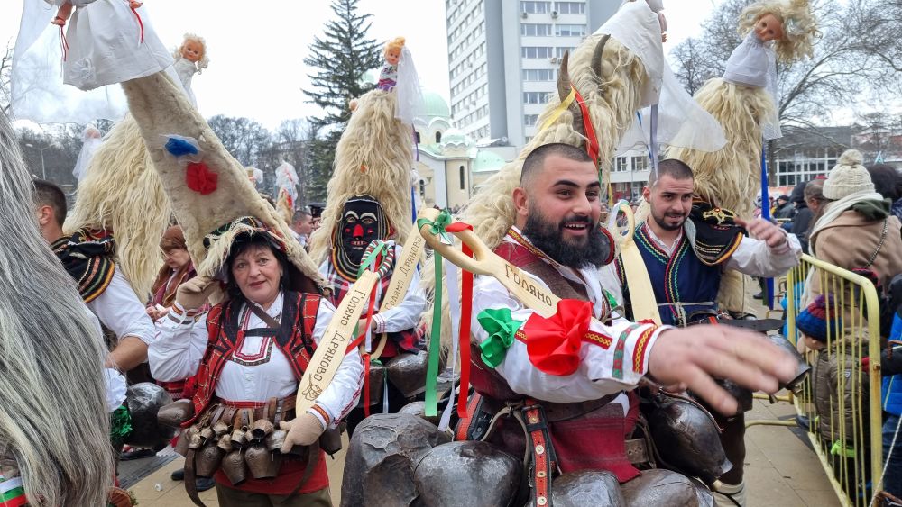 Международният фестивал в Перник e най-авторитетната в България и Европа изява на традиционни народни игри и обичаи с маски. Той популяризира достигнали до днес варианти на древна обредност, част от българската фолклорна традиция. Ежегодно във фестивалната надпревара участват хиляди носители на традицията от всички етнографски райони на България, а също и гости от чужбина.