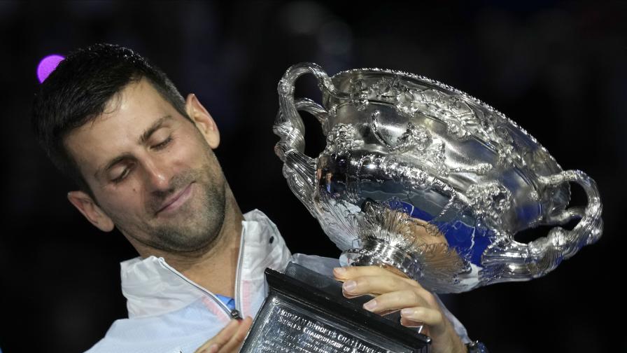 <p>Джокович триумфира за исторически десети път на Откритото първенство на Австралия (СНИМКИ)</p>