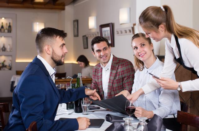 МФ обмисля да обложи бакшишите в заведенията, като по този