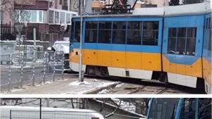 Трамвай и автомобил се сблъскаха на столичния бул Цар Борис