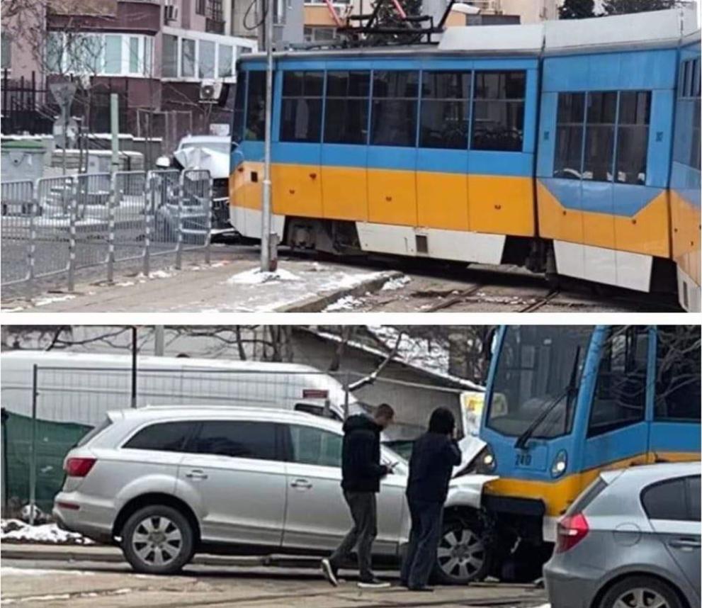 Трамвай и автомобил се сблъскаха на столичния бул. Цар Борис