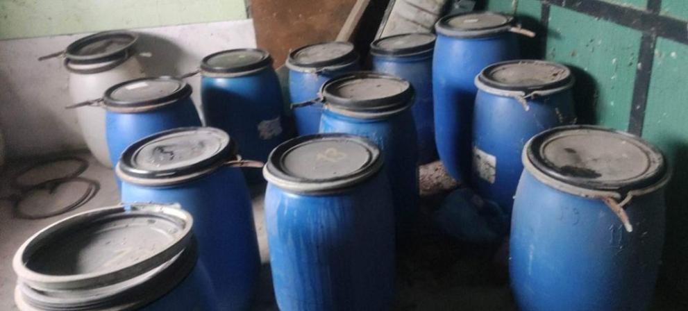 Снимка: Конфискуваха над 300 литра алкохол без бандерол от дома на семейство в Силистра