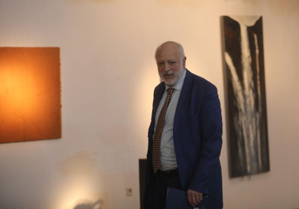  Служебният министър на културата проф. Велислав Минеков 