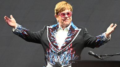 Elton John събра над 9 милиона долара за борба с ХИВ/СПИН