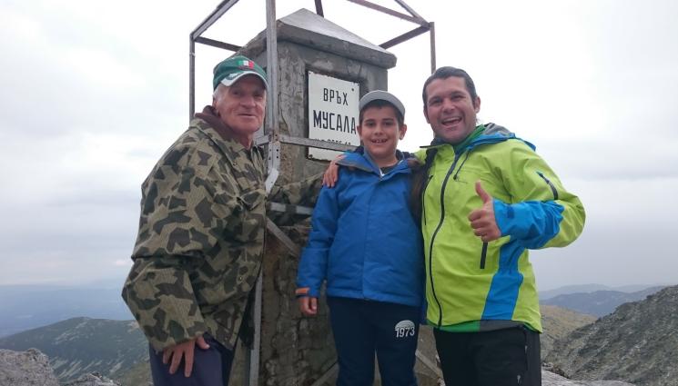 Скатов - Планинари поемат към връх Кутелка в памет на Атанас Скатов