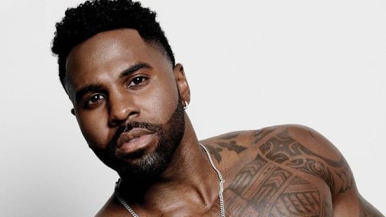 Jason Derulo си счупи крака преди Супербоул