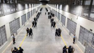 Президентът на Салвадор Наиб Букеле представи най големия затвор в Америка