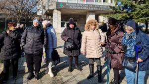 Хора с увреждания на протест във Варна