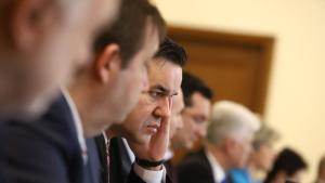Министрите от кабинета очакват решението на президента Румен Радев за