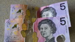 Австралийската централна банка съобщи днес, че върху новата 5-доларова банкнота