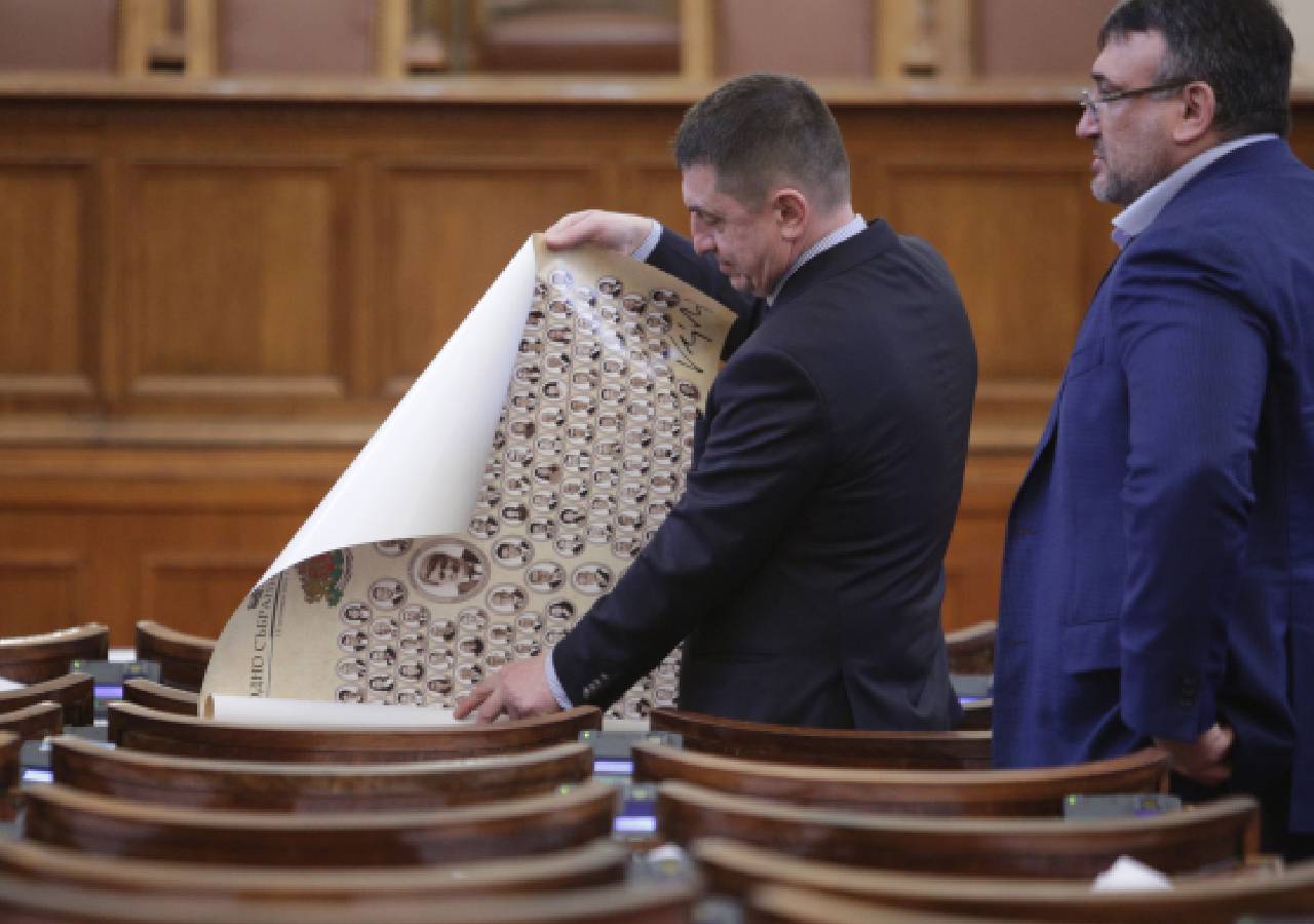 плакати народно събрание