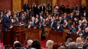 Хаос настана в сръбския парламент в четвъртък следобед когато привърженици