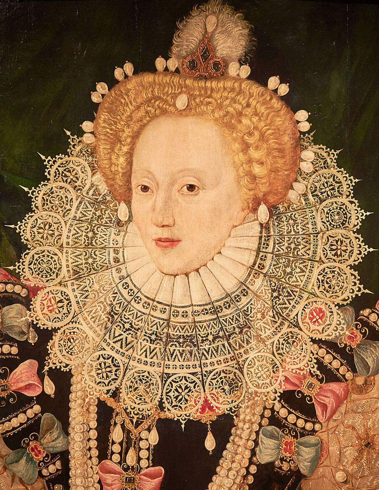 <p><strong>Английската кралица Елизабет I</strong></p>

<p>Един от последните монарси от дома на Тюдорите. Липсата на вежди и странно високата линия на косата всъщност не направиха много за красотата на тази кралица.</p>